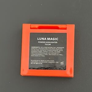 Luna Magic Powder Highlighter in Orange